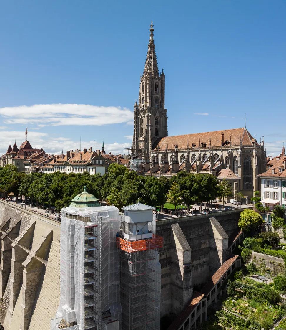 Der Mattelift von Bern ist zu sehen mit Bautenschutz von Desinfecta. Im Hintergrund ist das Berner Münster .